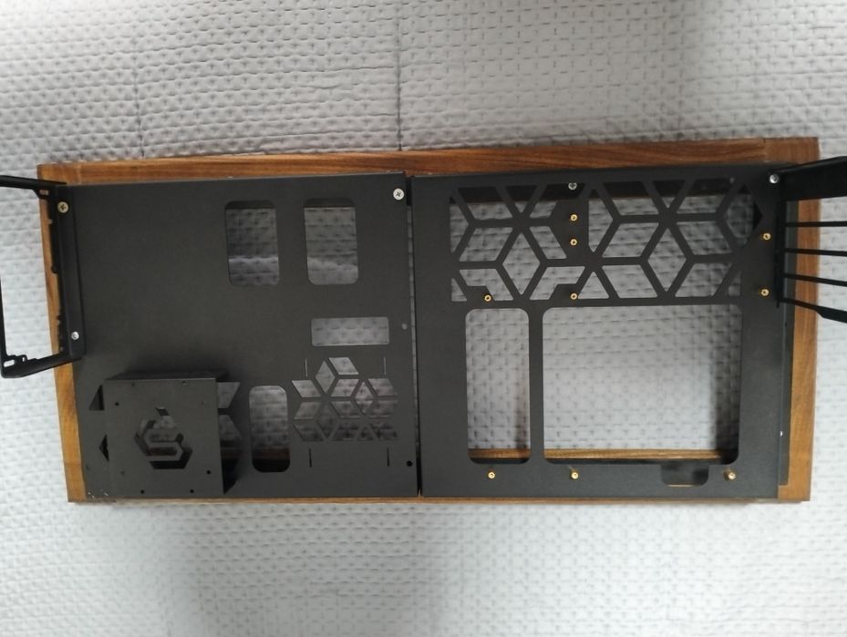 Продам кастомный настенный корпус