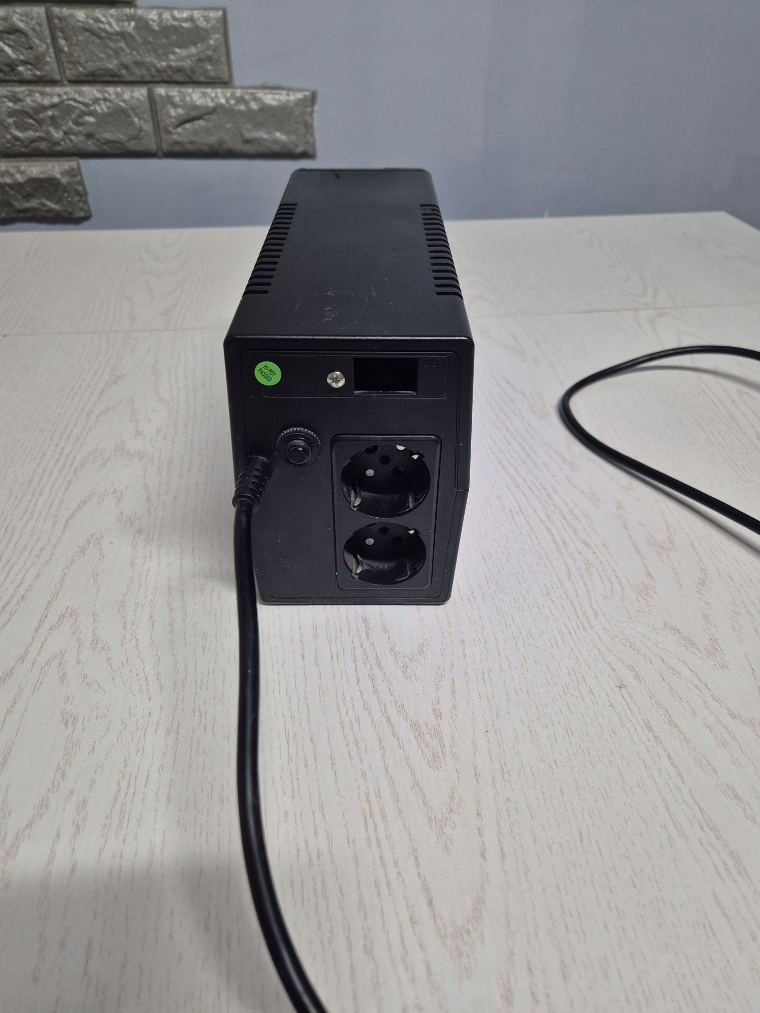 UPS (Источники бесперебойного питания