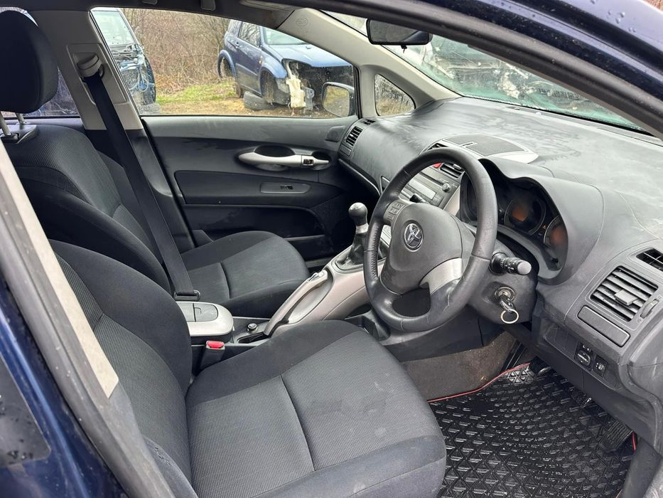 Тойота Аурис Toyota Auris 1.6 vvti 124 кс На части!