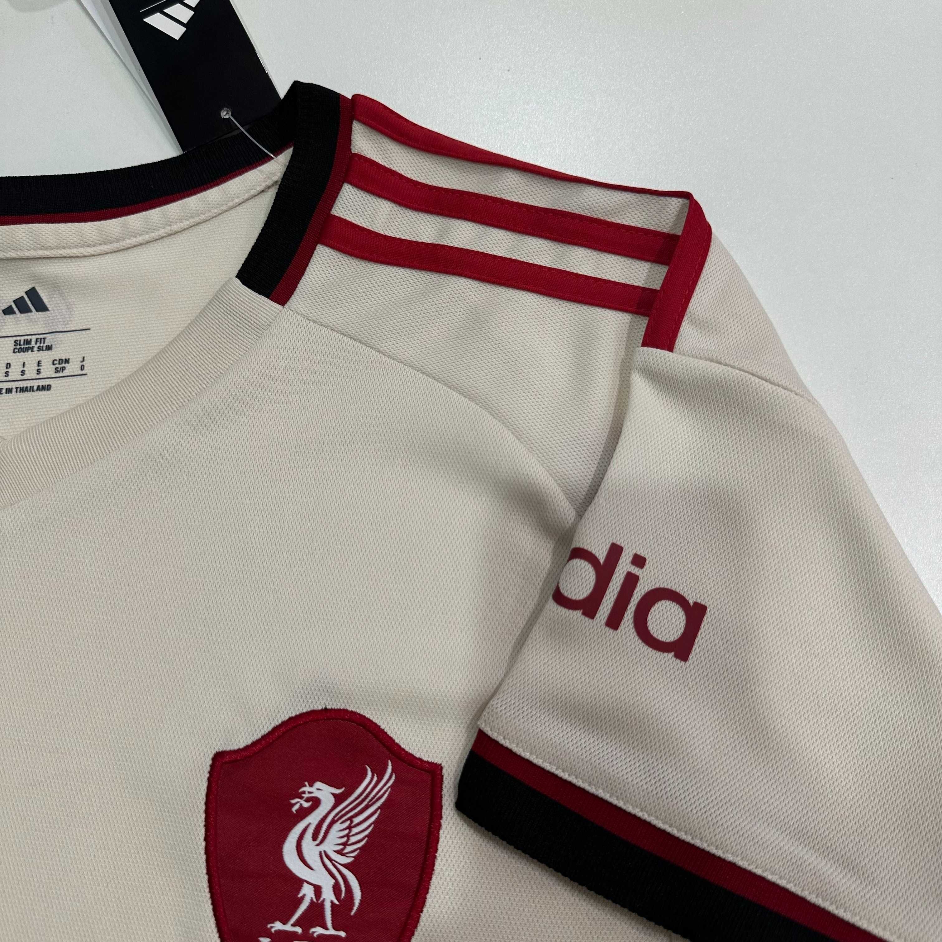 Тениска на Liverpool FCза сезон 25/26 в отлично състояние!