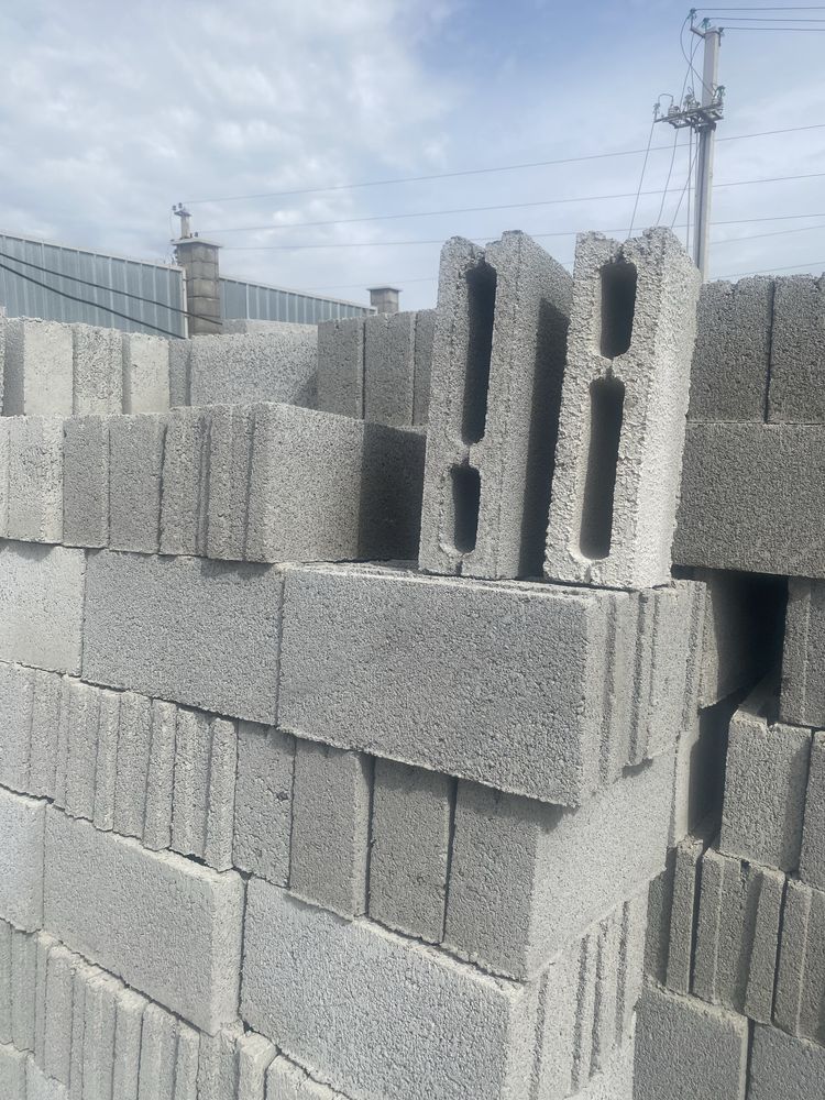 Сплитерные блоки колонны рваные кирпичи накрывки
