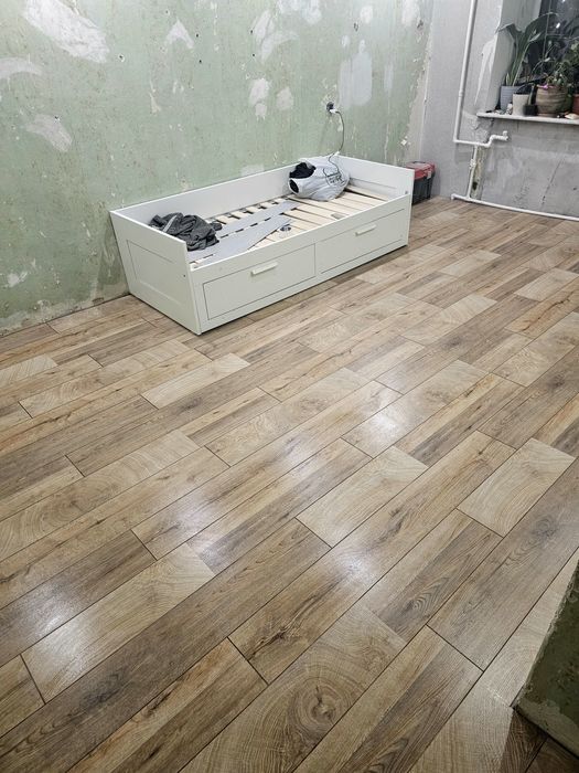 Укладка ламината. Наливной пол.