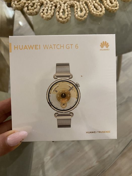 Часовник Huawei GT 6