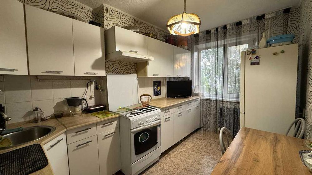 Продам 4-ком квартиру на КЖБИ! Чкалова! 4 этаж! Лоджия 6м! Кухня 8,5кв