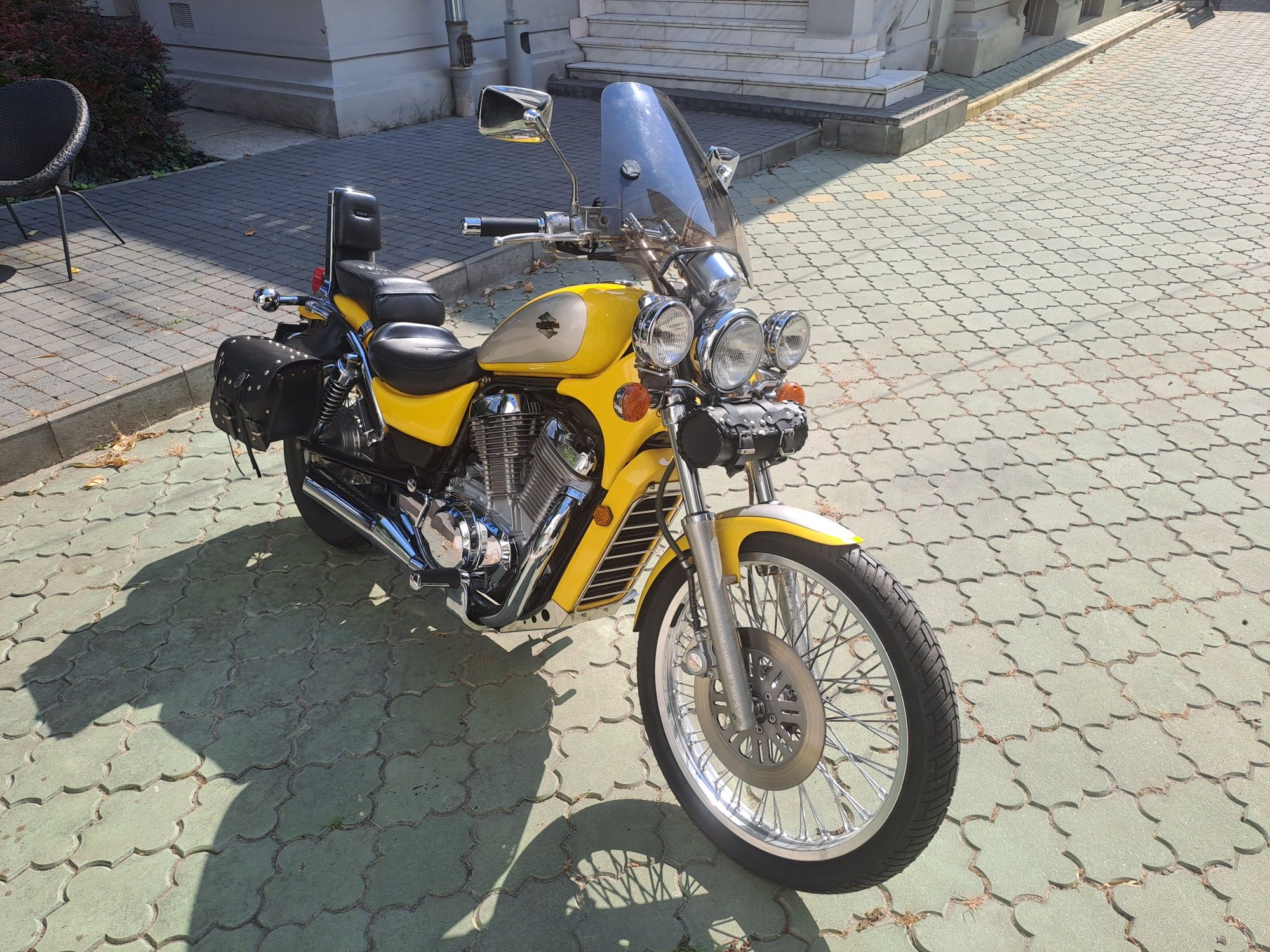Suzuki Intruder 400