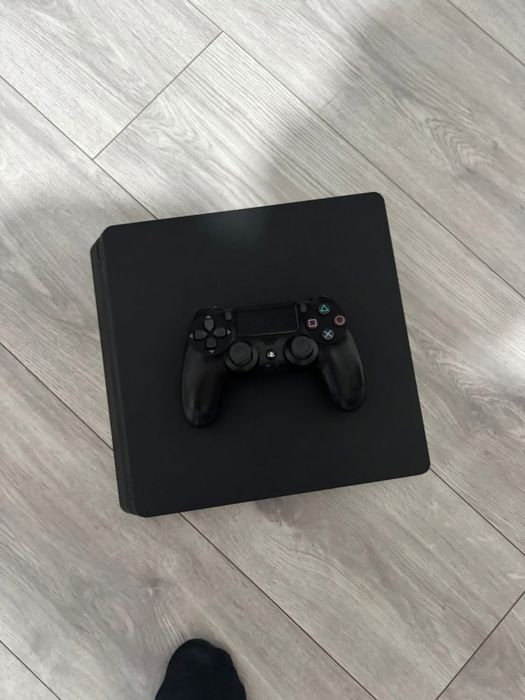 Vand ps4 500gb aproape nou