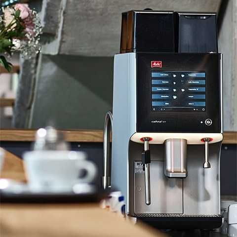 Професионална кафе машина Melitta Cafina XT5 + хладилник