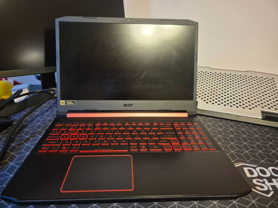 Vând laptop gaming [Acer Nitro 5 (15.6″, i5‑9300H, RTX 2060 32 GB RAM)