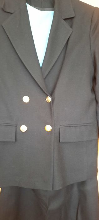 Дамски костюм, почти неползван