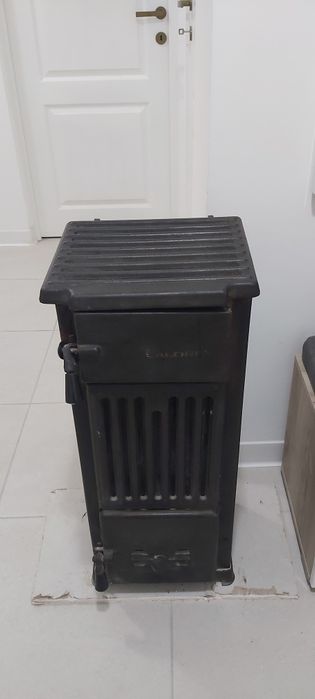 Sobă șamotată cu burlane, coturi și radiator de căldură