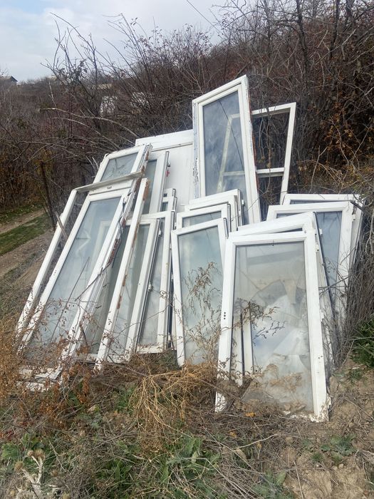 Окна 11 штук б.у и 5 дверей