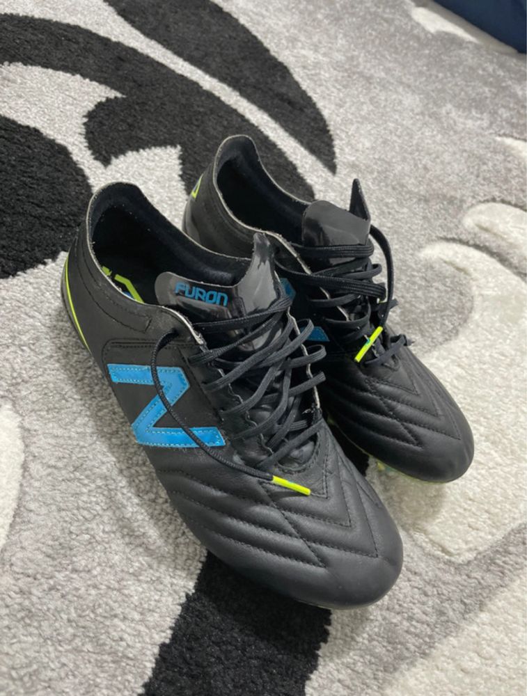 Ghete de forbal New Balance