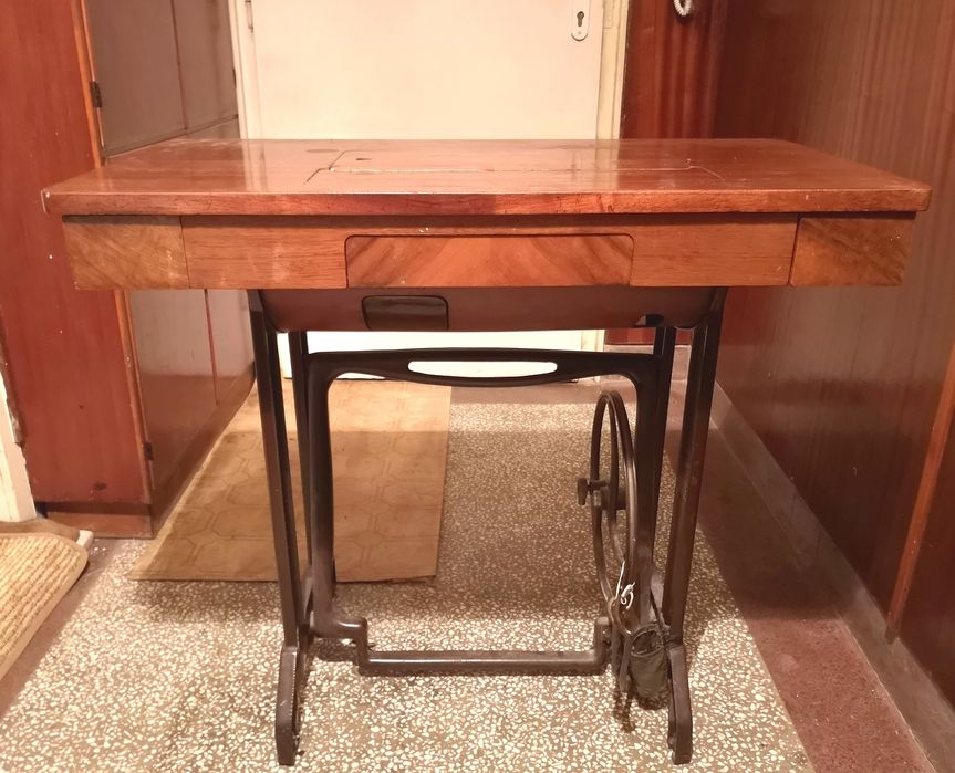 Шевна машина Necchi Esperia с педал