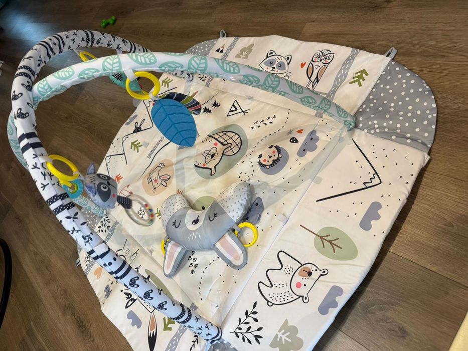 Centru de activități - covoraș și jucării