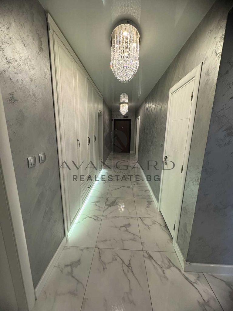 Продава се Четиристаен апартамент в Пловдив, Остромила - 179 кв.м за 1677 €/кв.м - Снимка #15