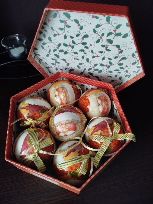 Елочные игрушки шары в подарочной коробке