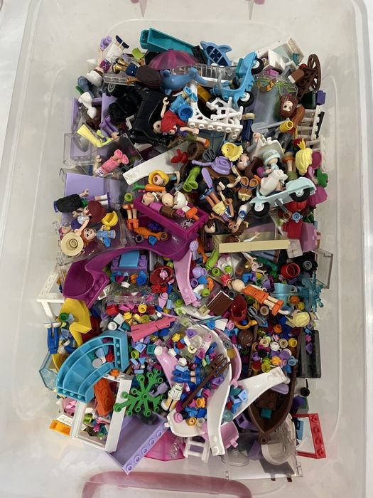 Cutii pline cu lego de fete.Pret negociabil