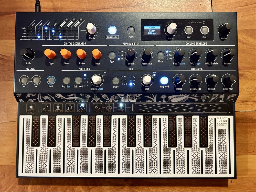 Sintetizator Arturia Mikrofreak, drum machine Behringer RD-8