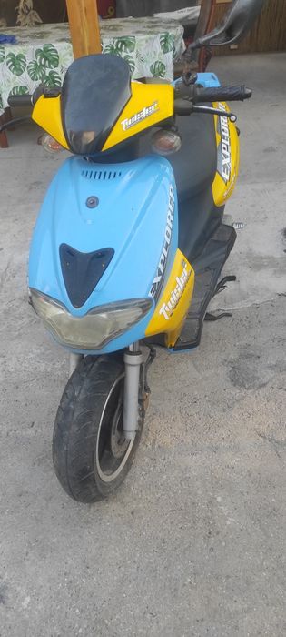 Scuter de 49cm2.