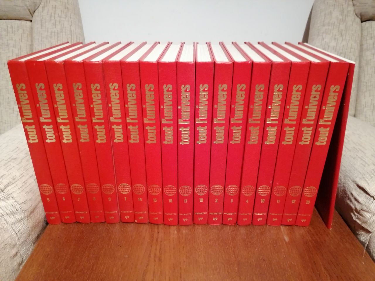 Enciclopedie completa de colectie in limba franceza Tout l'Univers