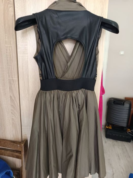 Маслено Зелена рокля