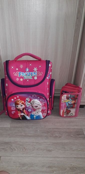 рюкзак школьный ,