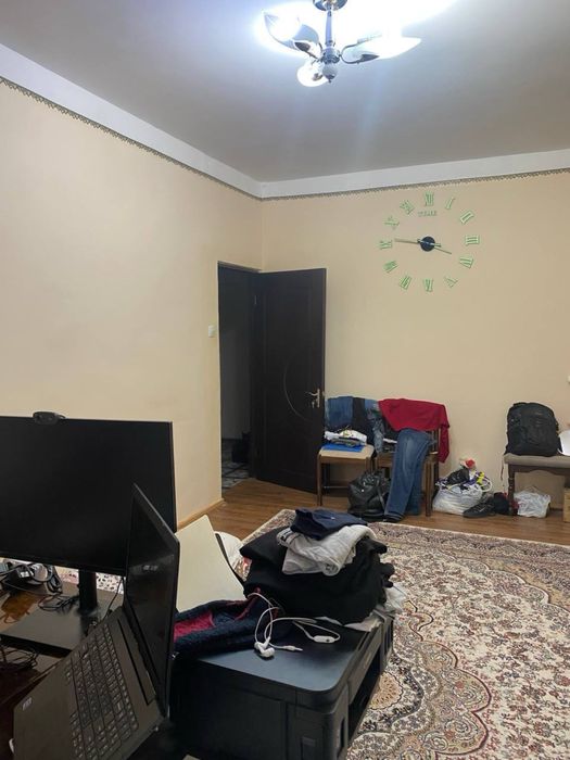 Продаётся 2 ком с мебель техникой 8 мкр