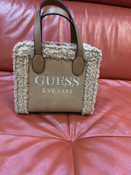 Дамска чанта Guess
