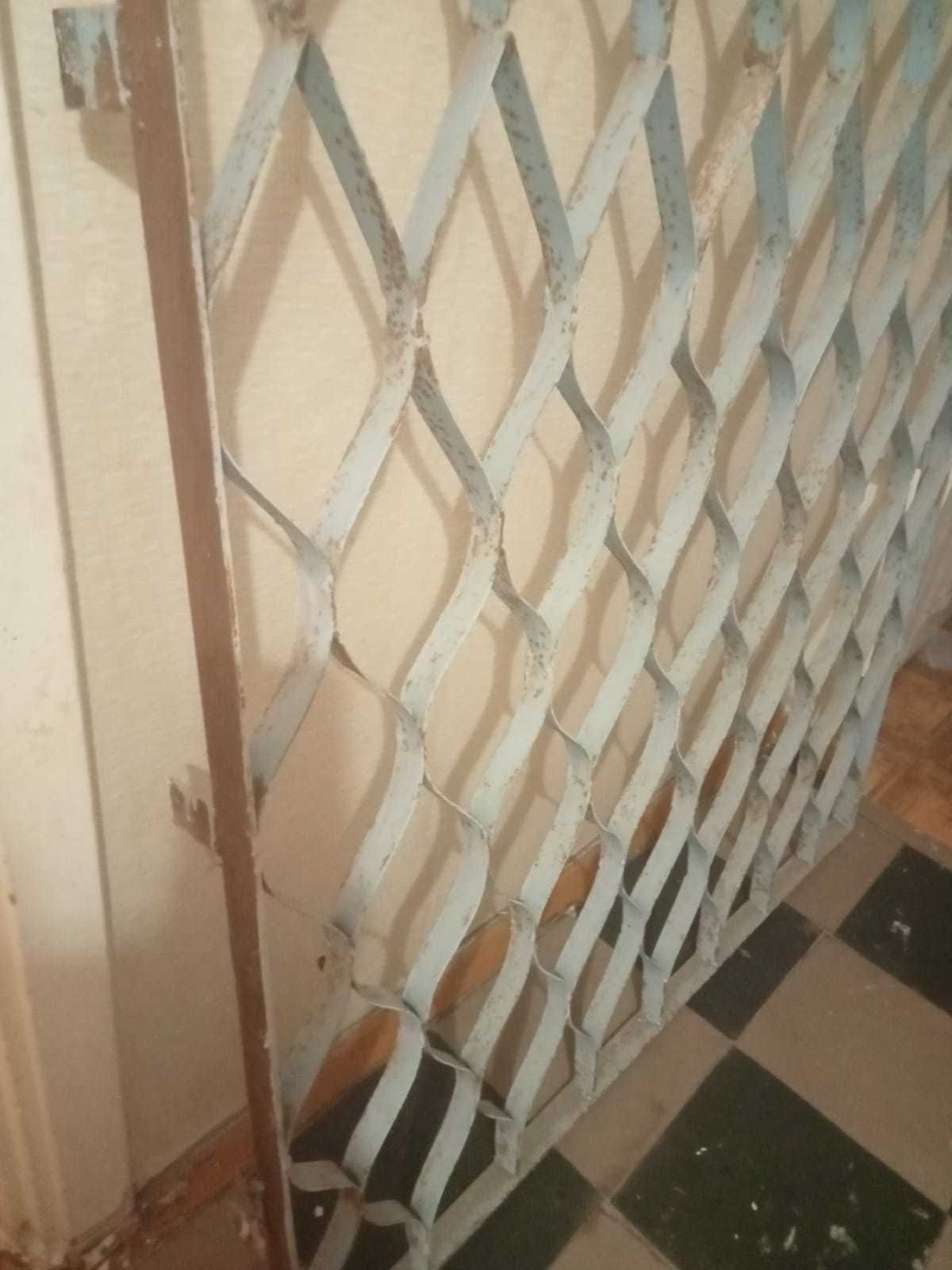 Продам железную решётку на окно, б/у