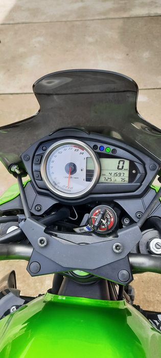 Vând kawasaki ZR750L 2009