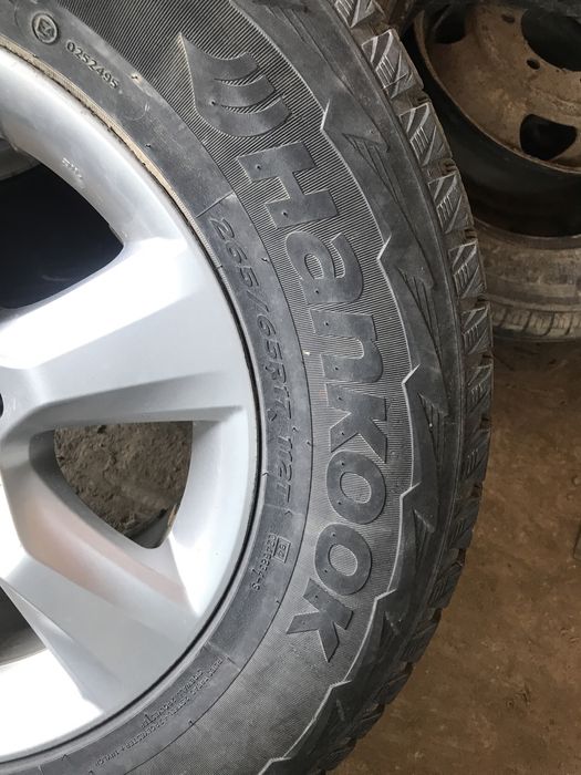 Продам шины б/у р.р 265/65/R17