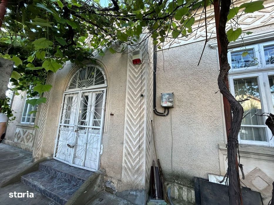 De vanzare casa in Roman, zona foarte buna, 95.000 euro
