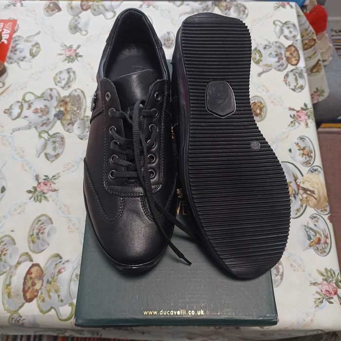 Продавам обувки DUCAVELLI