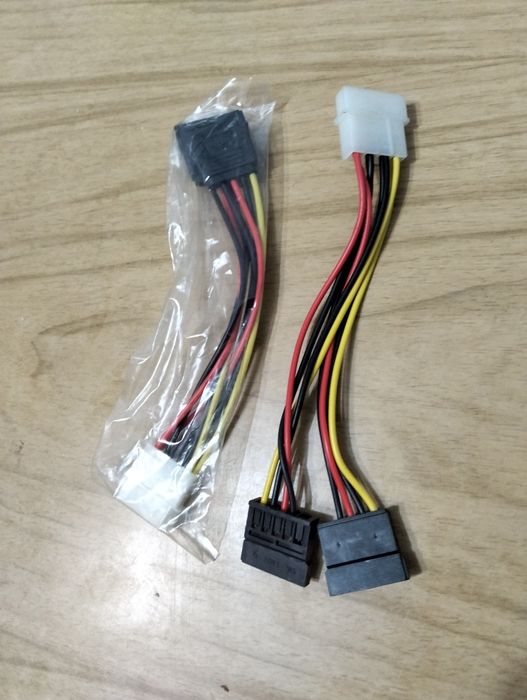 Переходник питания для SATA