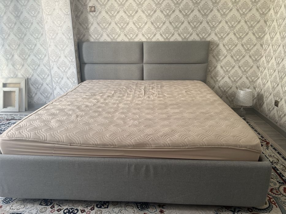 Двуспальная кровать с матрасом Аскона