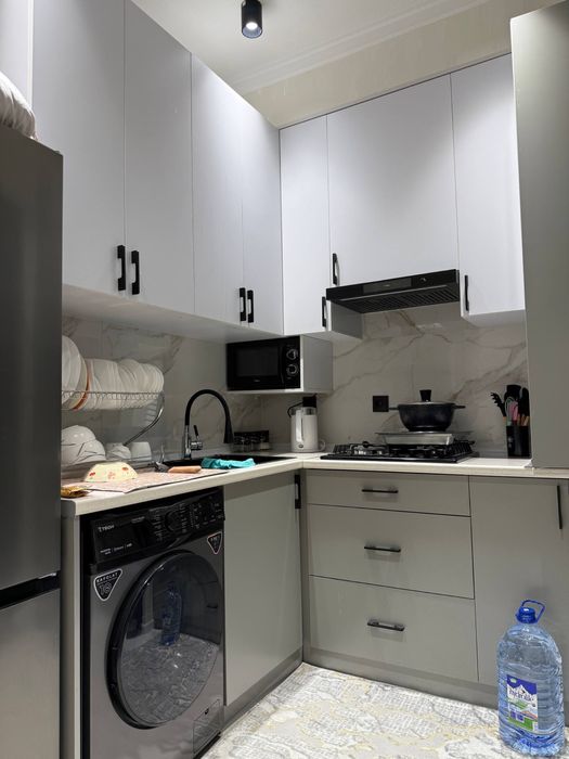 Битта киз кере квартирага