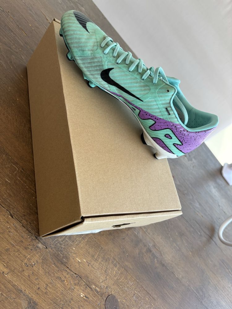 Продавам бутонки nike airzoom mercurail.