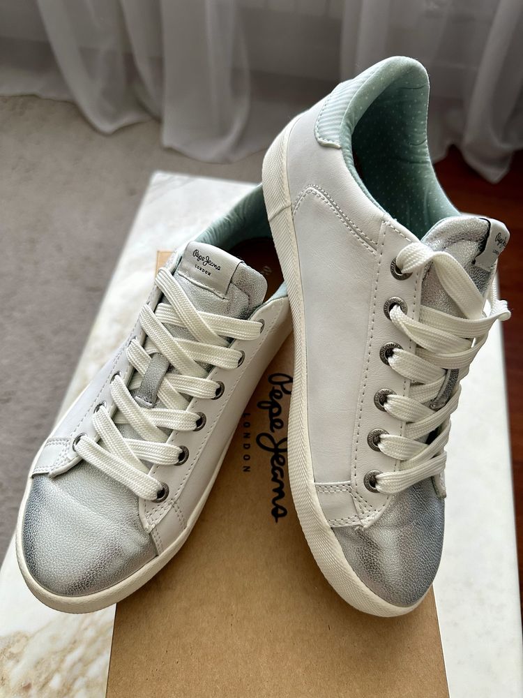 Белые серебристые кроссовки, кеды Pepe Jeans