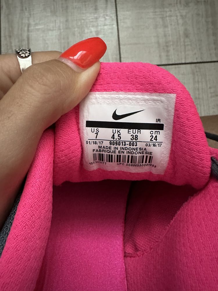 Дамски маратонки Nike Размер 38