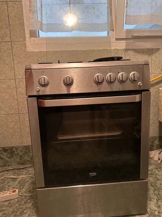 Vând - mobilă de bucătărie, aragaz, frigider - sector 4, București