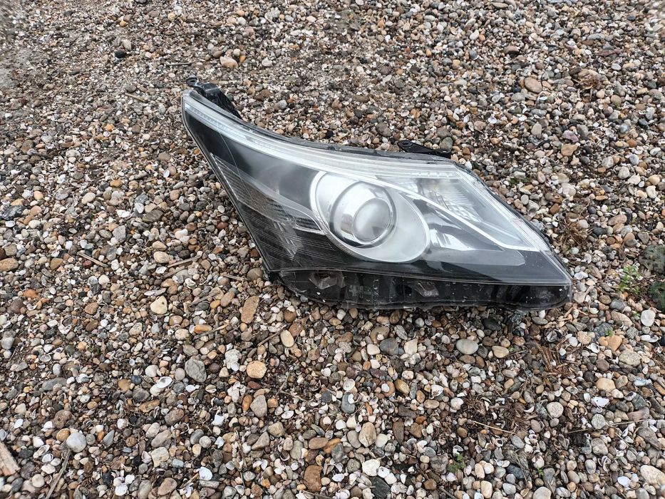 десен фар за тойота авенсис Т27 фейслифт 12 - 15 TOYOTA AVENSIS T27