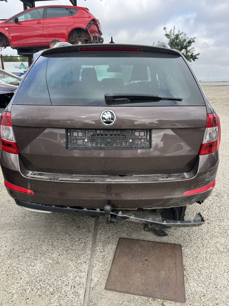 Dezmembrez Skoda Octavia 3 motor 1,6 CLH