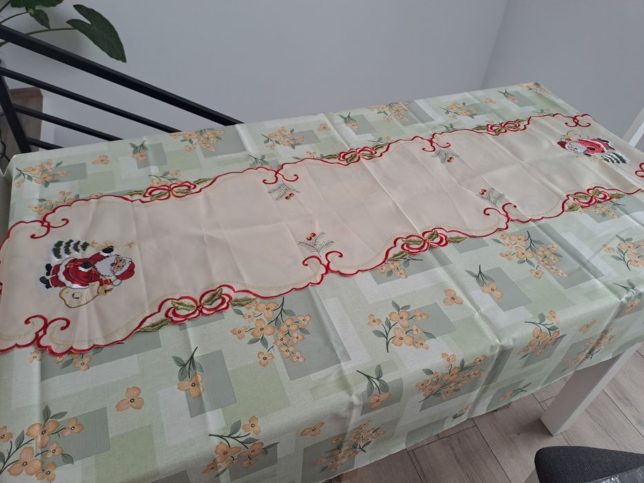 Fata de masa brodata