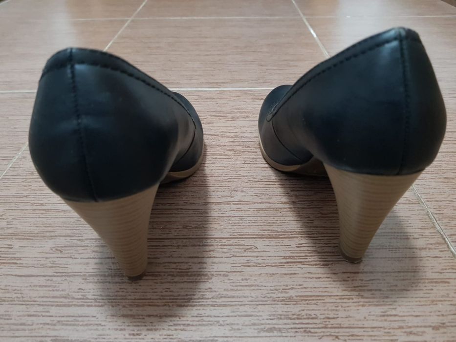 Vând Pantofi nr.36 comozi