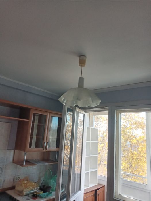 Продам люстры разных видов