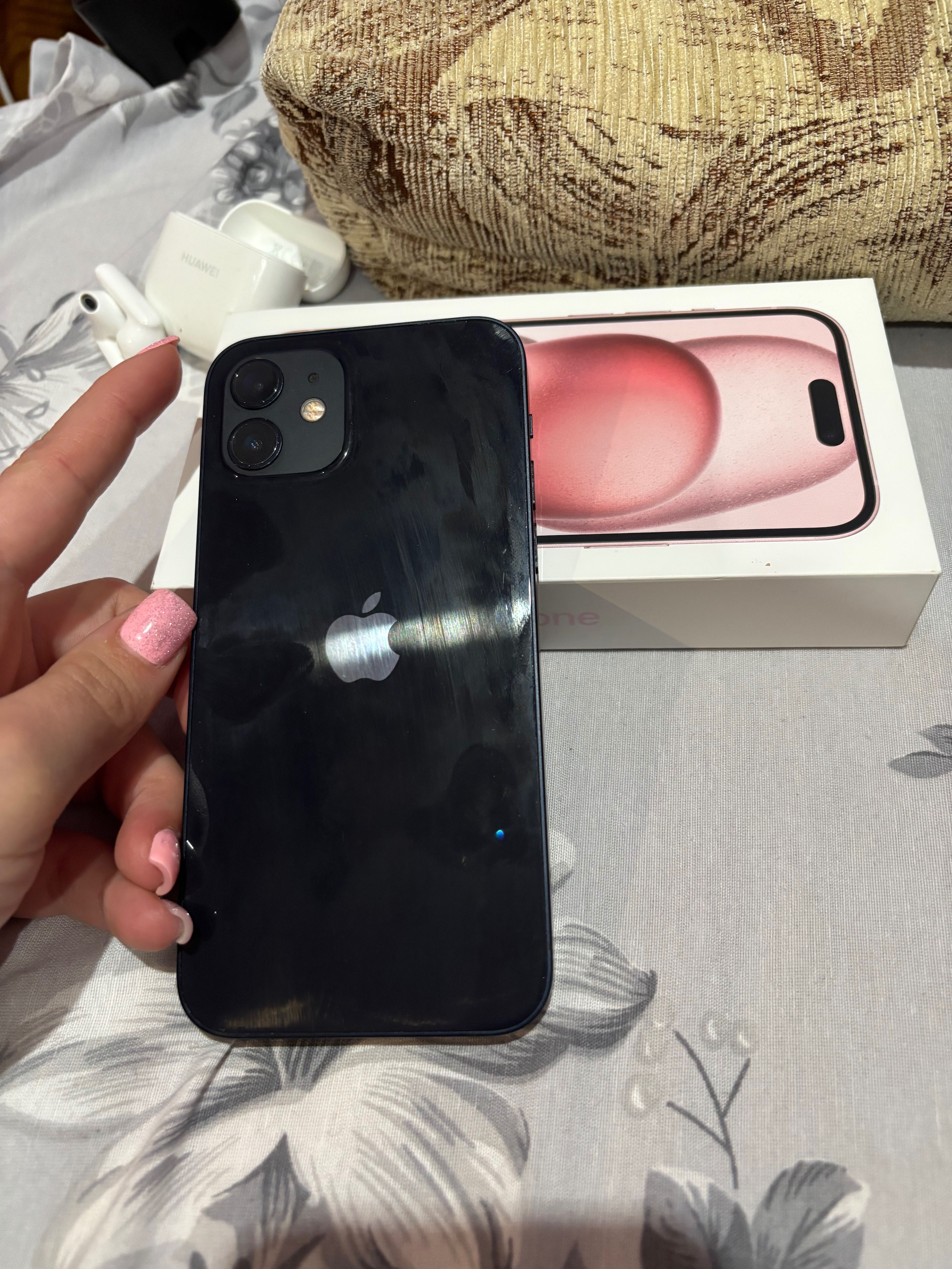 iPhone 12 64GB..