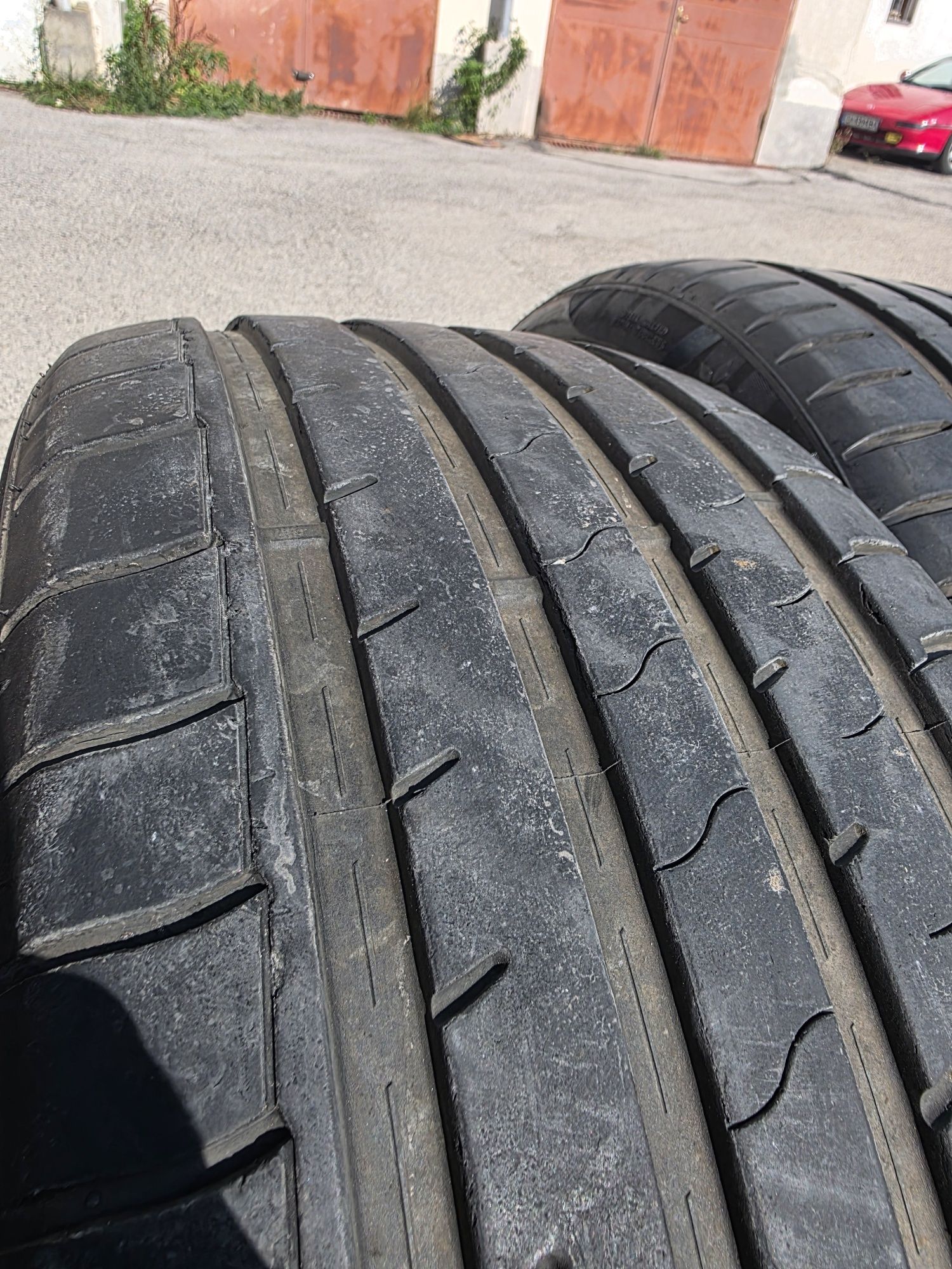 Летни гуми Спорт пакет 275/40/20 и315/35/20 от BMW X5