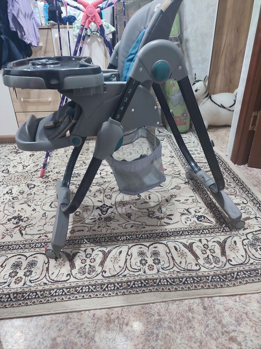 Продам детский столик для кормления б/у