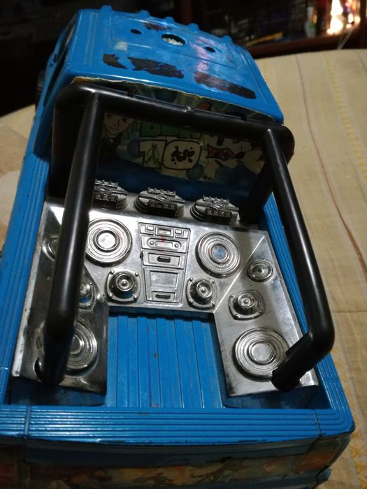 40 Lei. Camion Ben Ten + 1  jucarie cadou.  20 cm lungime.