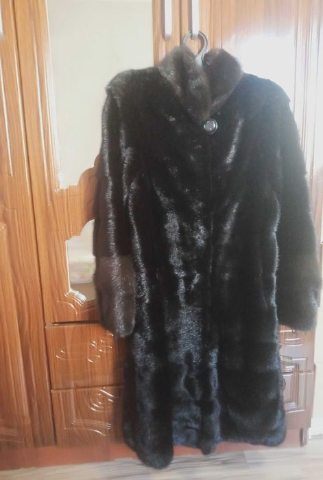 Норковая шуба черного цвета   
 100 000 тг.